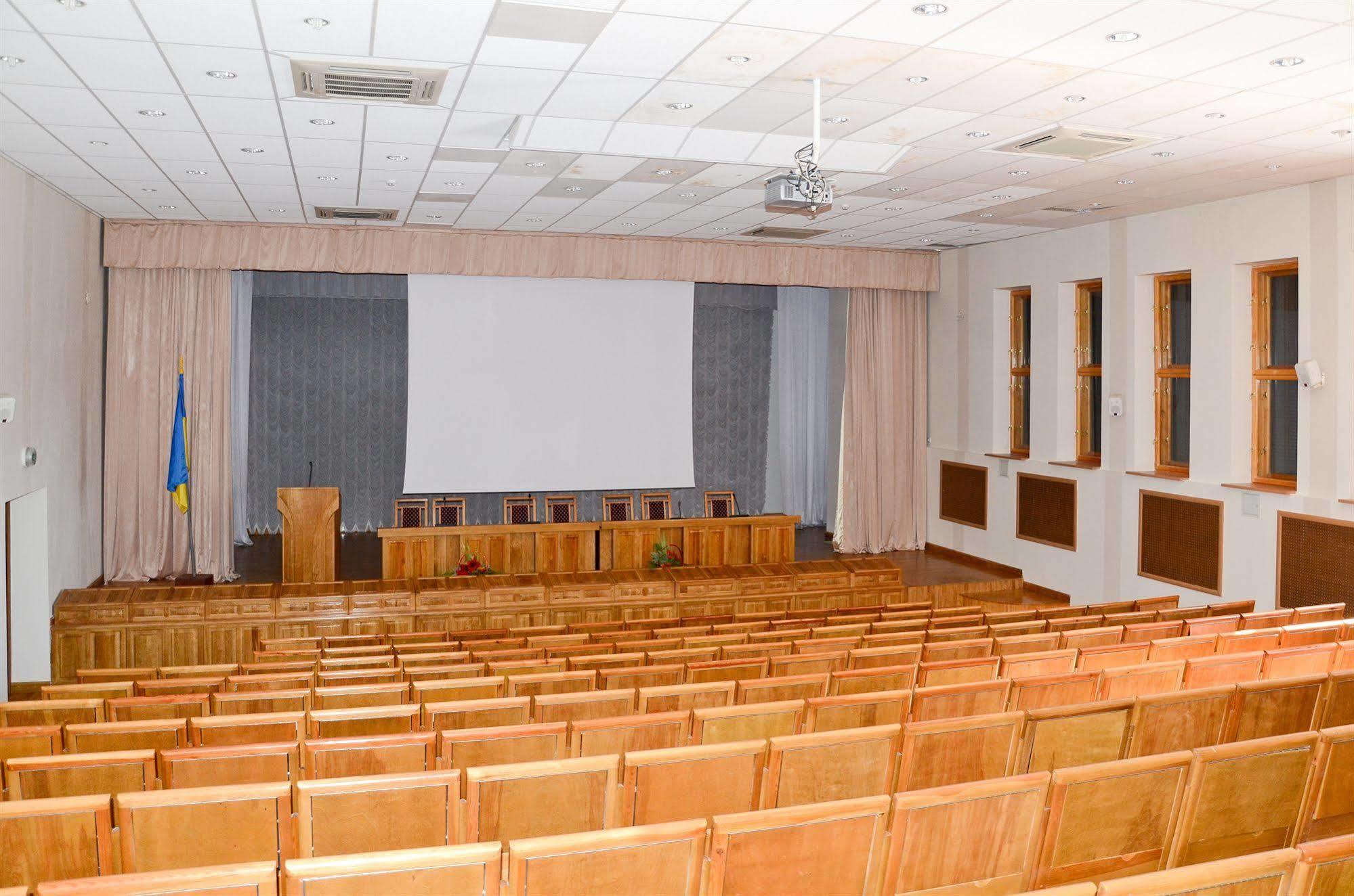 дружба и ресторан Отель Харьков